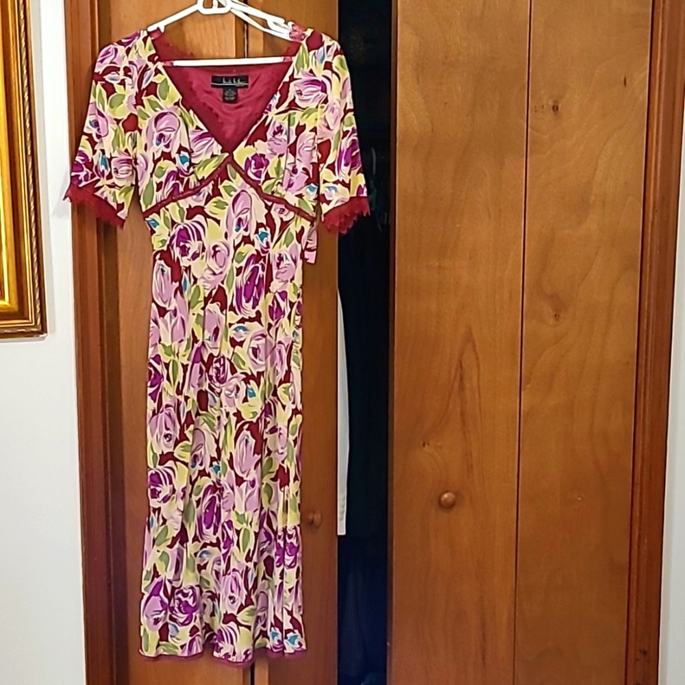 Vintage Nicole Miller size 6 silk floral midi dress